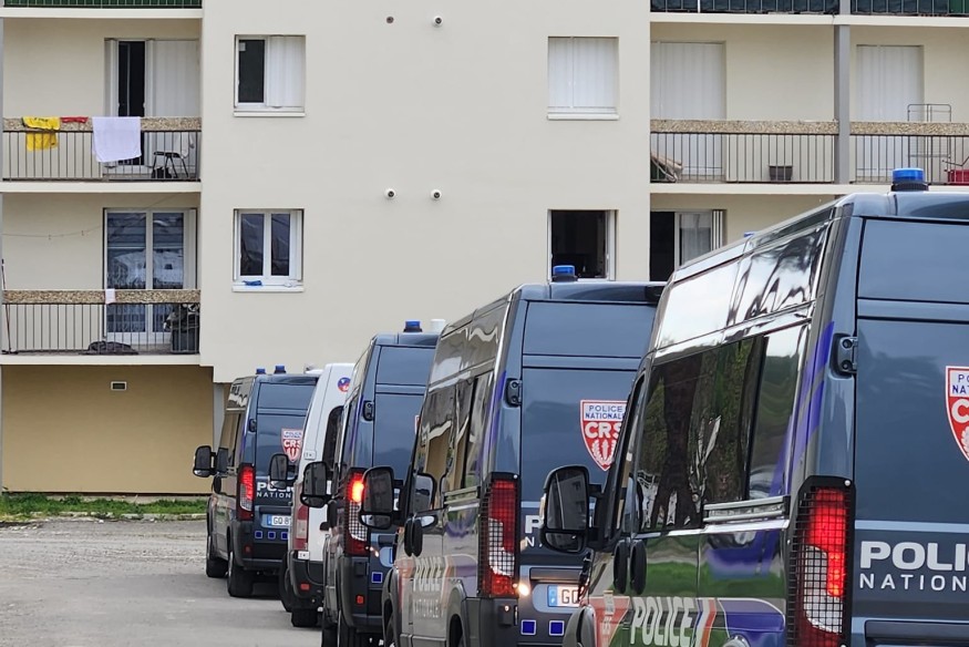 Opérations "place nette" dans le Gers : plusieurs armes et près de 300 grammes de cannabis découverts dans une cave dans le quartier du Garros à Auch