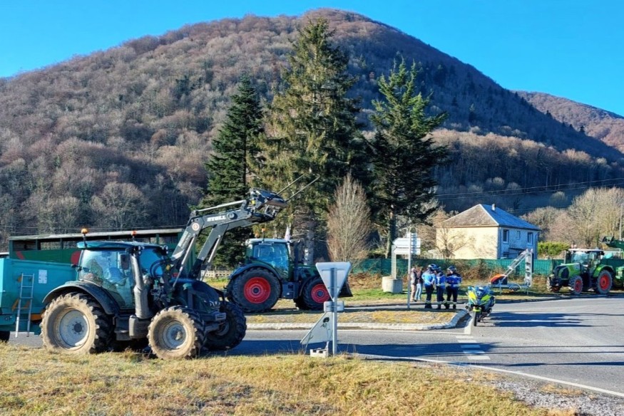 Hautes-Pyrénées : Les agriculteurs bloquent ce week-end les accès à Tarbes et à la vallée d'Aure